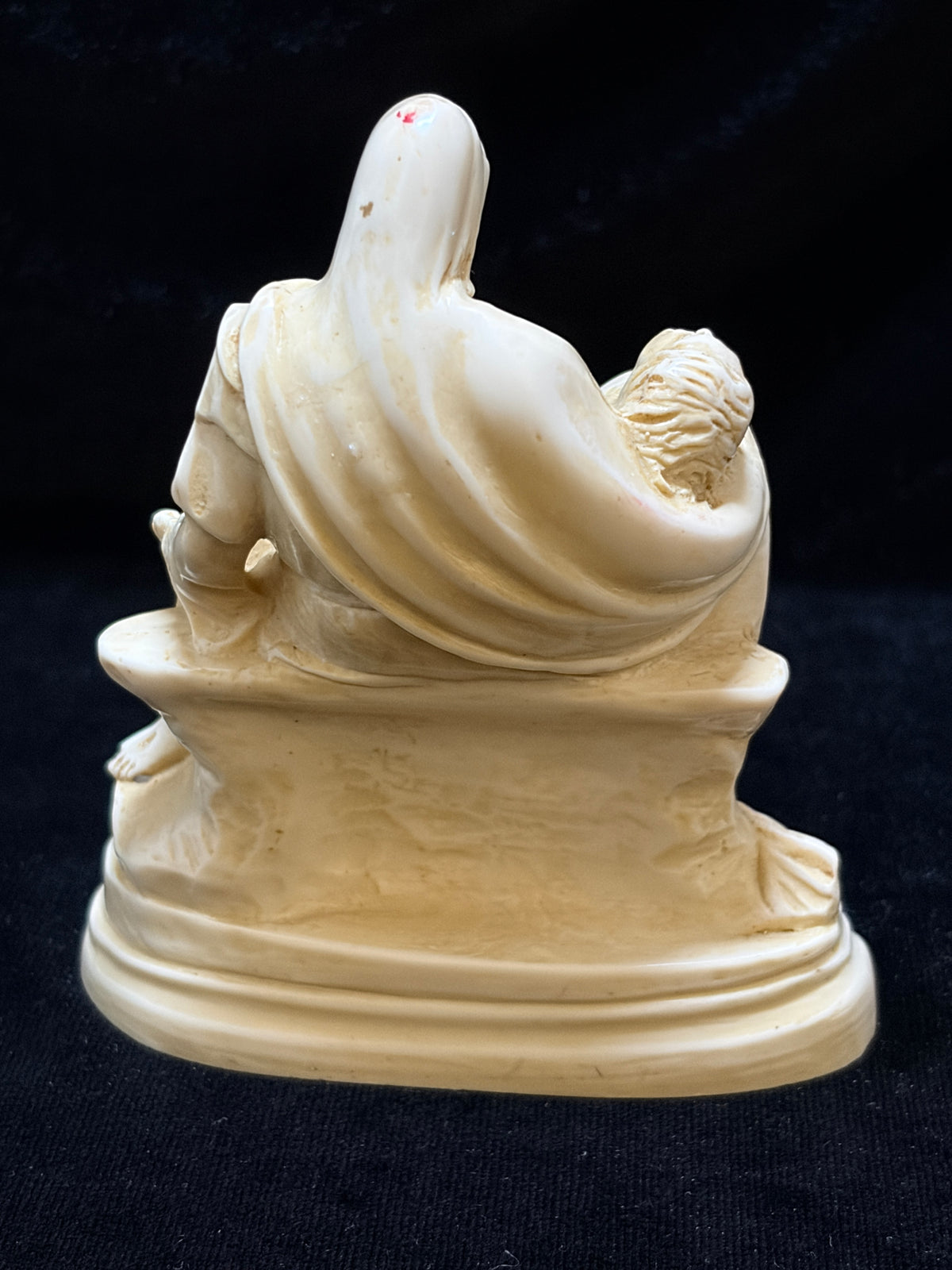 Vintage Italian Pietà Miniature after Michelangelo – Alabaster-Tone Resin Sculpture, 8 cm