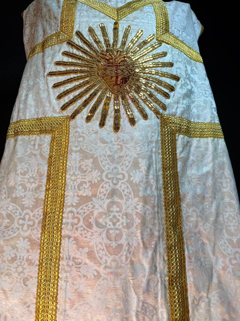 Liturgical chasuble with embroidery