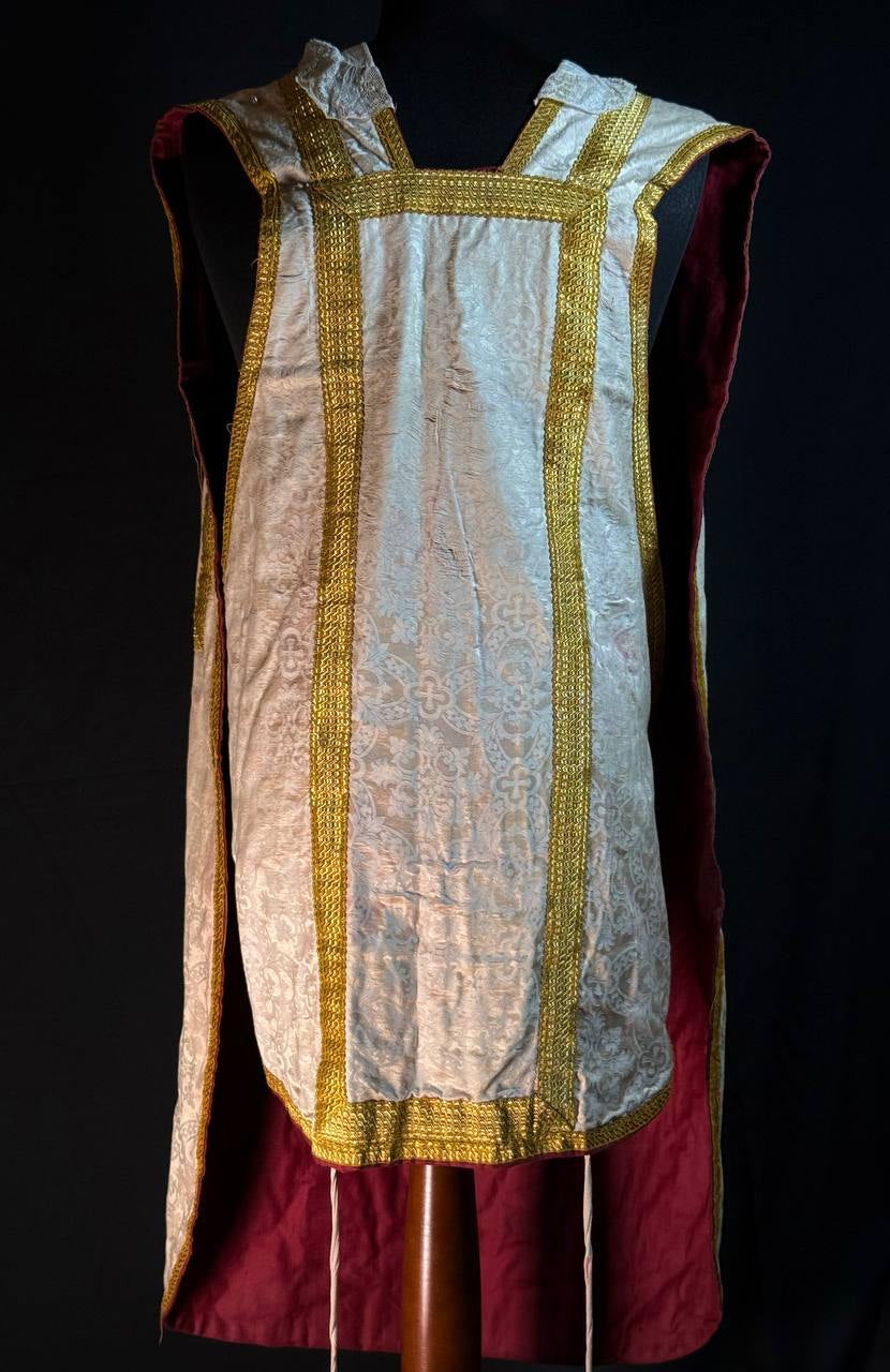 Liturgical chasuble with embroidery