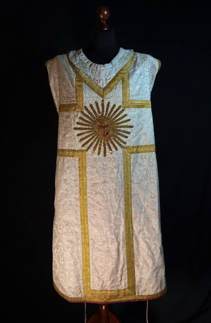 Liturgical chasuble with embroidery
