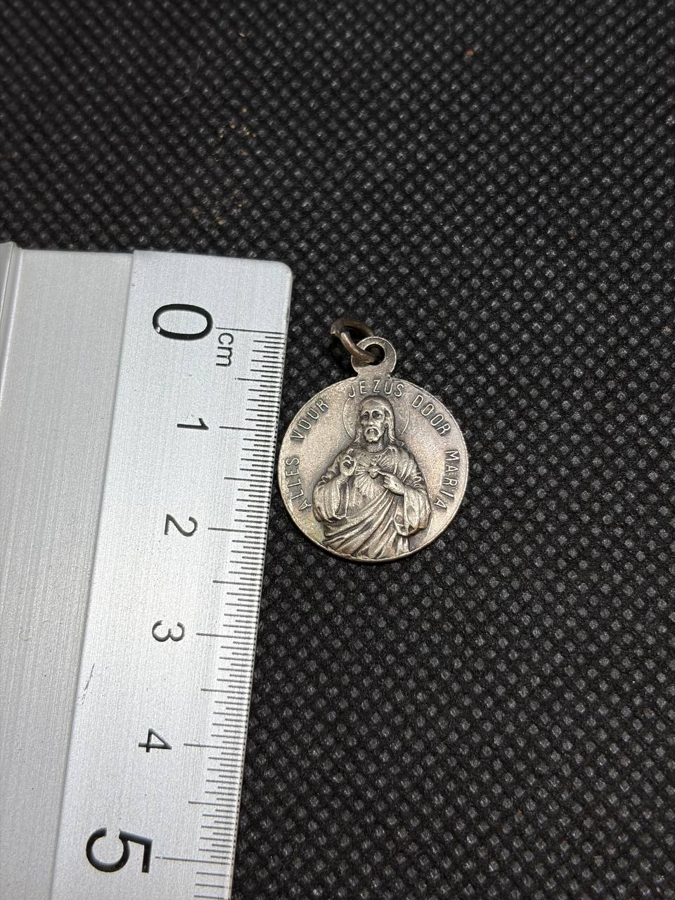 Catholic Medal – Mary, Queen of Hearts – “Everything for Jesus Through Mary”