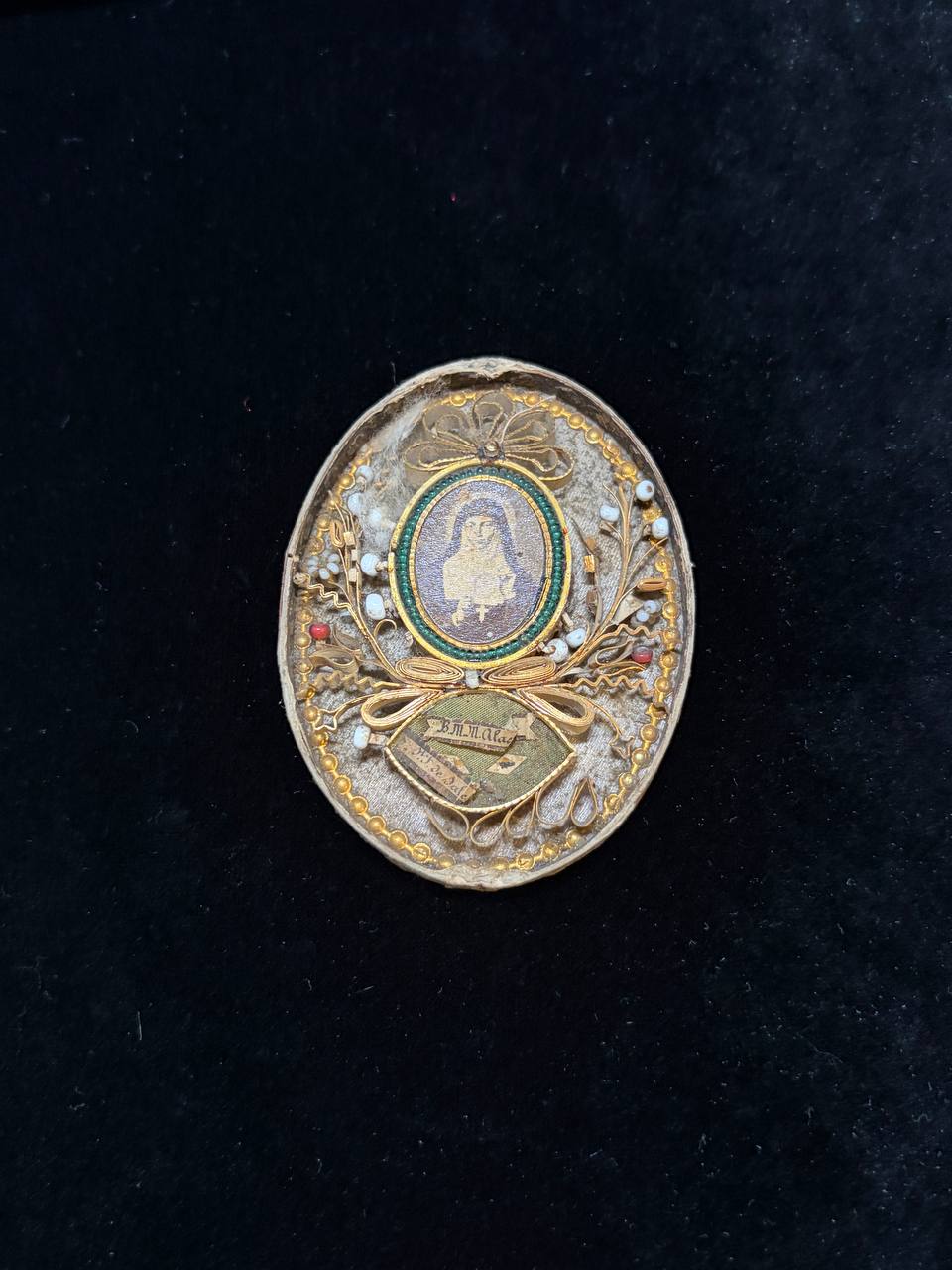 Antique Russian Orthodox Devotional Reliquary with Handcrafted Goldwork & Marian Icon – 19th Century