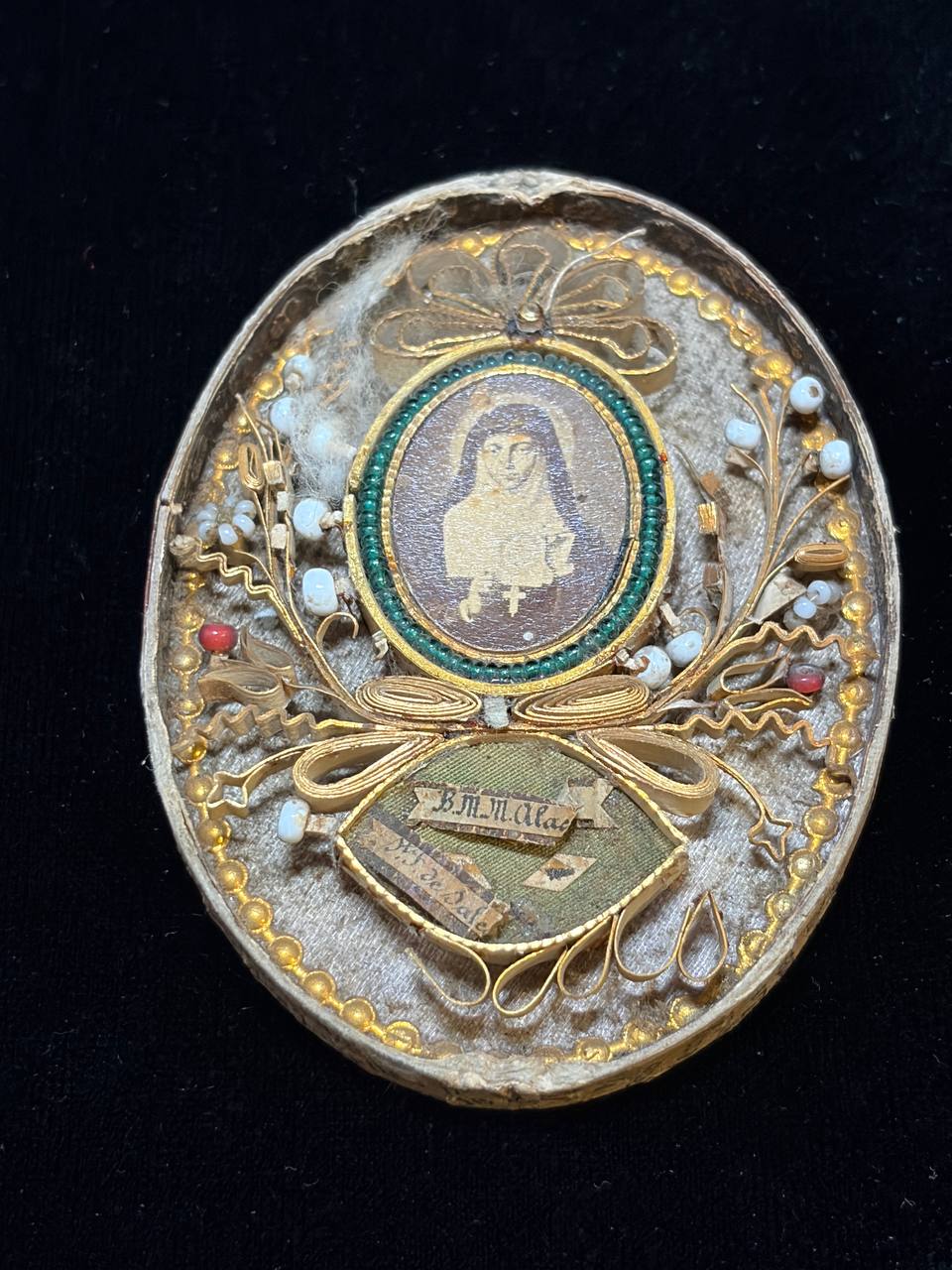 Antique Russian Orthodox Devotional Reliquary with Handcrafted Goldwork & Marian Icon – 19th Century