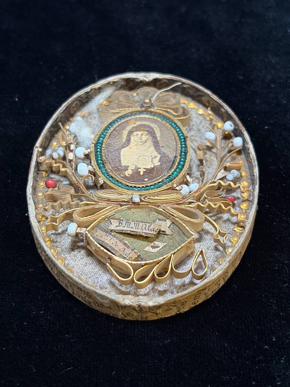 Antique Russian Orthodox Devotional Reliquary with Handcrafted Goldwork & Marian Icon – 19th Century