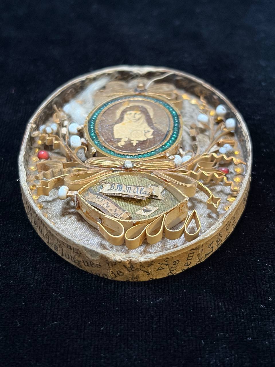 Antique Russian Orthodox Devotional Reliquary with Handcrafted Goldwork & Marian Icon – 19th Century