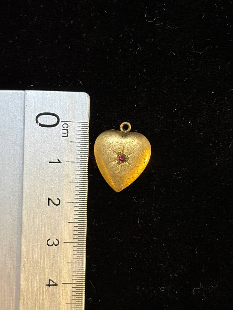 Vintage Catholic Heart-Shaped Relic Medal – Gold-Tone Devotional Pendant with Encased Relic