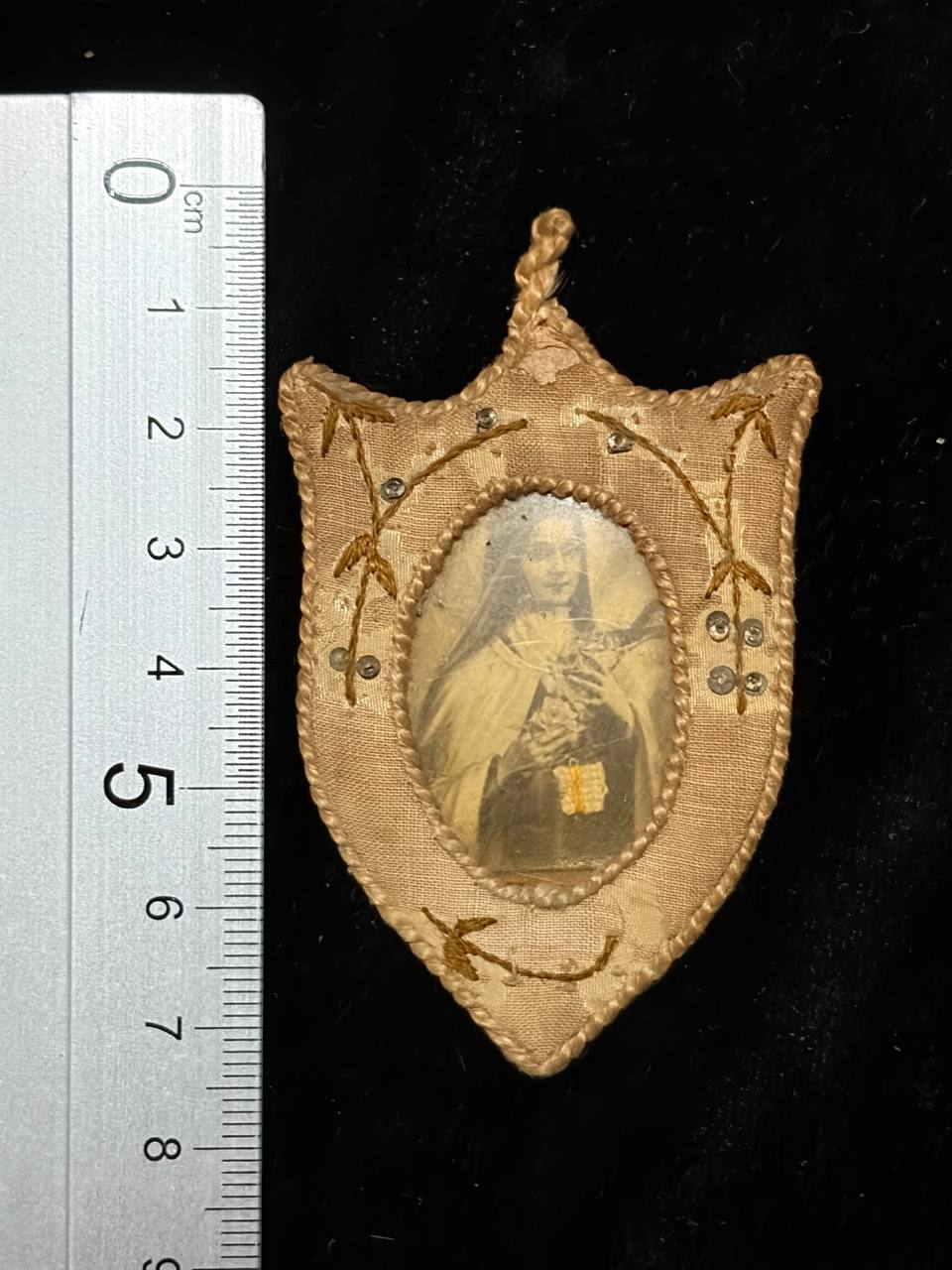 Antique Catholic Devotional Reliquary Badge – Embroidered Textile Medal with Sacred Image