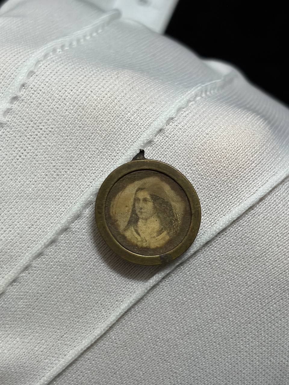 Antique Catholic Reliquary Medal – Religious Sister Portrait & Preserved Relic | Vintage Devotional Pendant