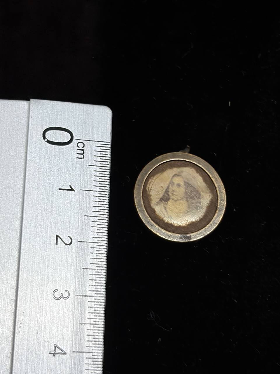 Antique Catholic Reliquary Medal – Religious Sister Portrait & Preserved Relic | Vintage Devotional Pendant