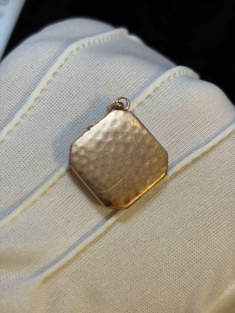 Antique Octagonal Locket Pendant with Star Motif – Engraved Gold-Tone Keepsake Medallion