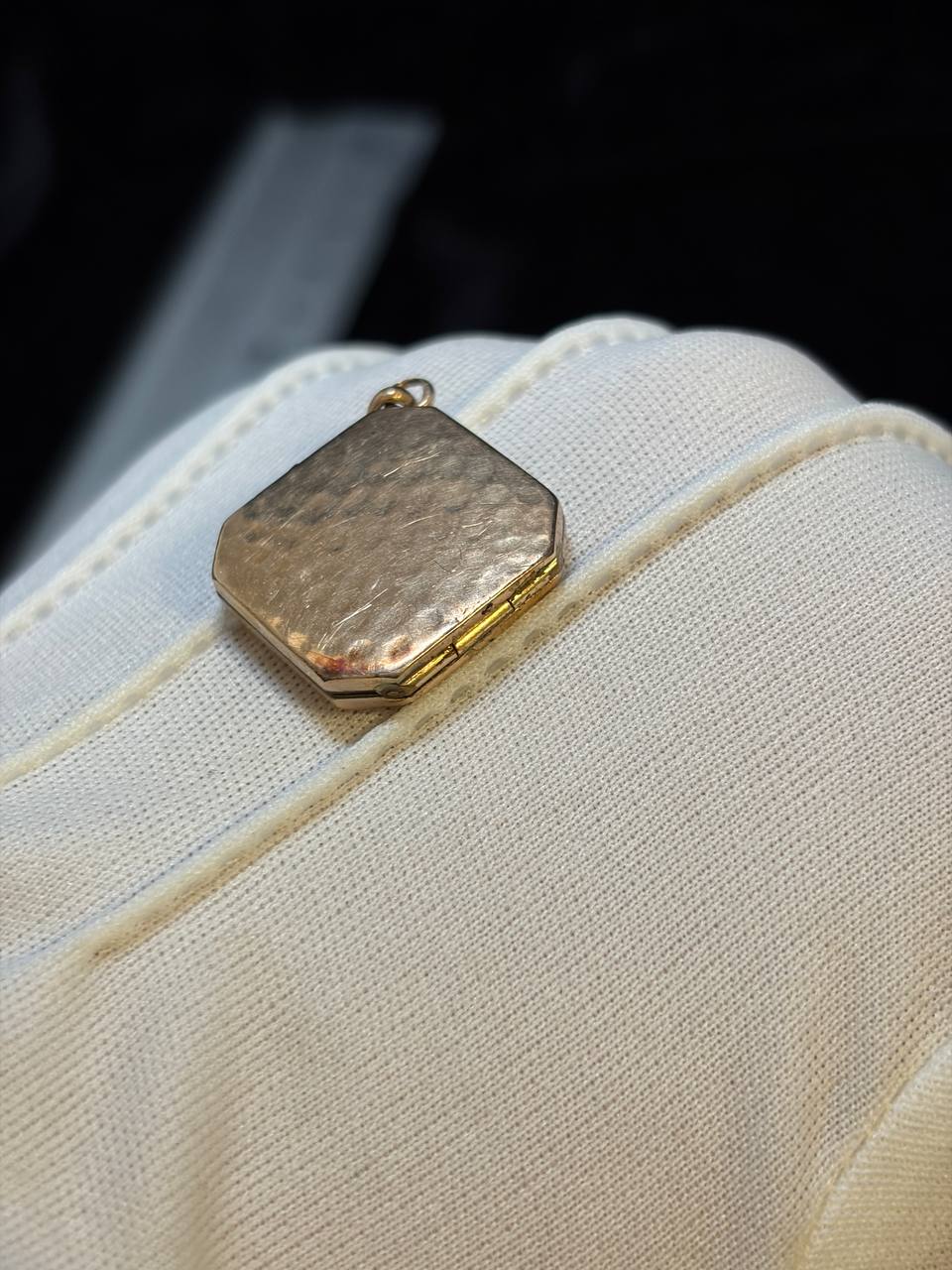 Antique Octagonal Locket Pendant with Star Motif – Engraved Gold-Tone Keepsake Medallion