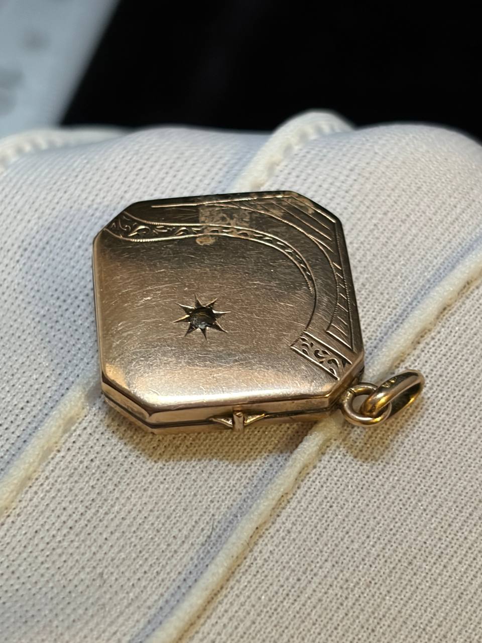 Antique Octagonal Locket Pendant with Star Motif – Engraved Gold-Tone Keepsake Medallion