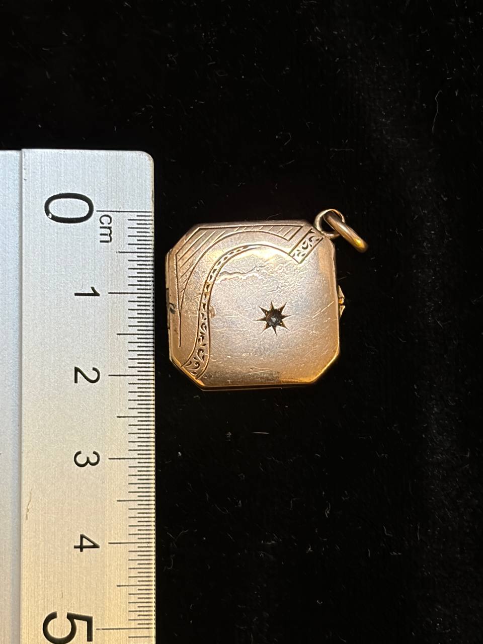 Antique Octagonal Locket Pendant with Star Motif – Engraved Gold-Tone Keepsake Medallion