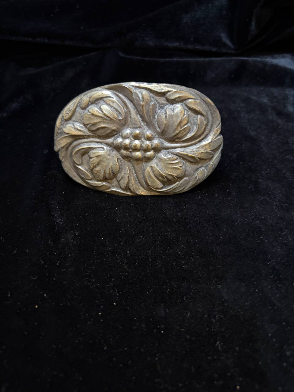Vintage Ornate Floral Belt Buckle, Oval Embossed Brass-Coloured Decorative Buckle, Antique Style