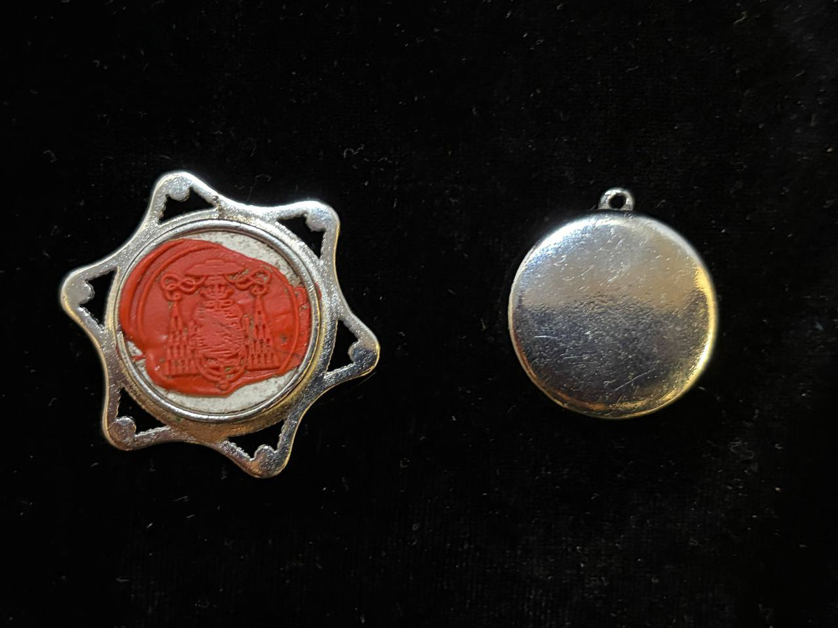 Red wax seal on the back of the Saint Paul star theca beside its silver cover