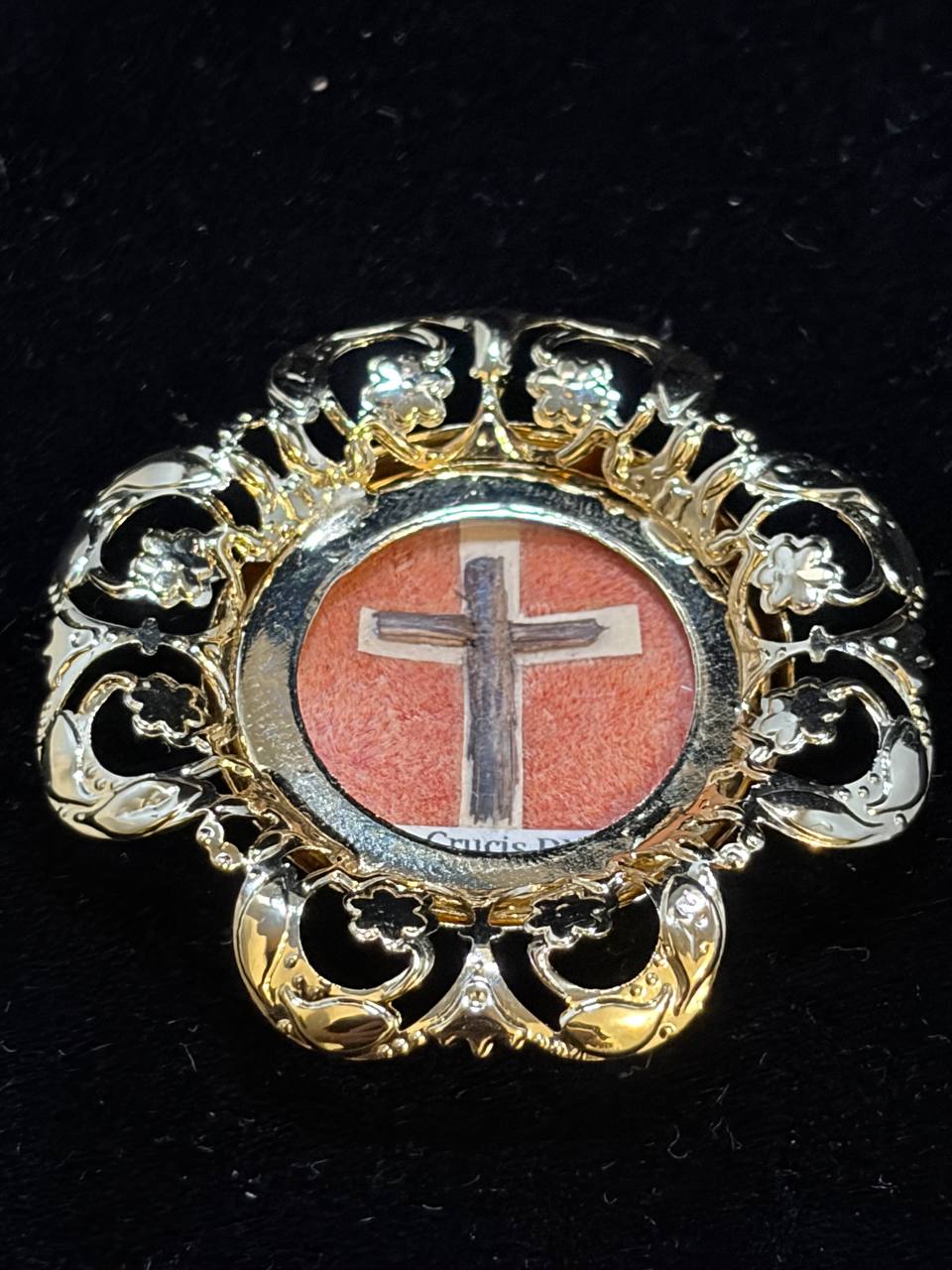 True Cross relic theca with pierced foliate frame, front view