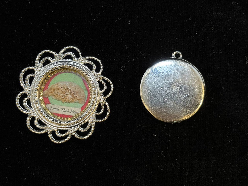 Front and back of the Saint Paul of Thebes filigree theca