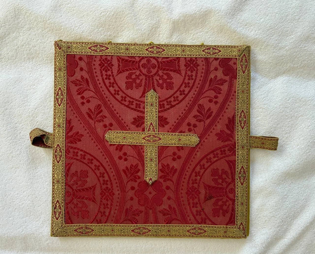 Liturgical burse