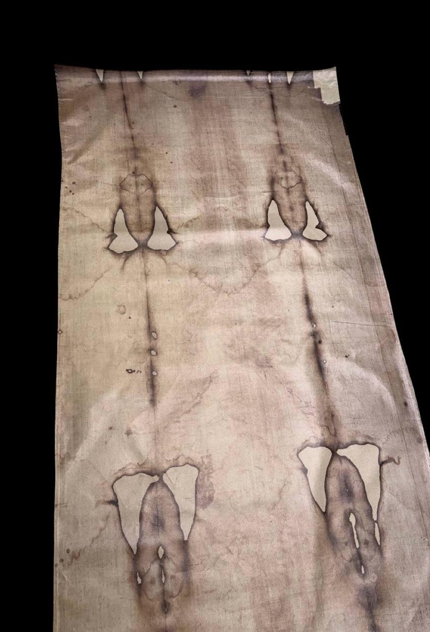 Visible staining, discoloration and openings in the Shroud of Turin linen reproduction